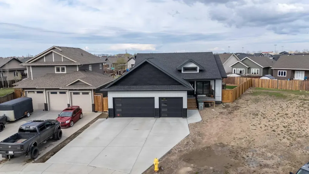 7302 37 Street Close Lloydminster AB T9V 3P7