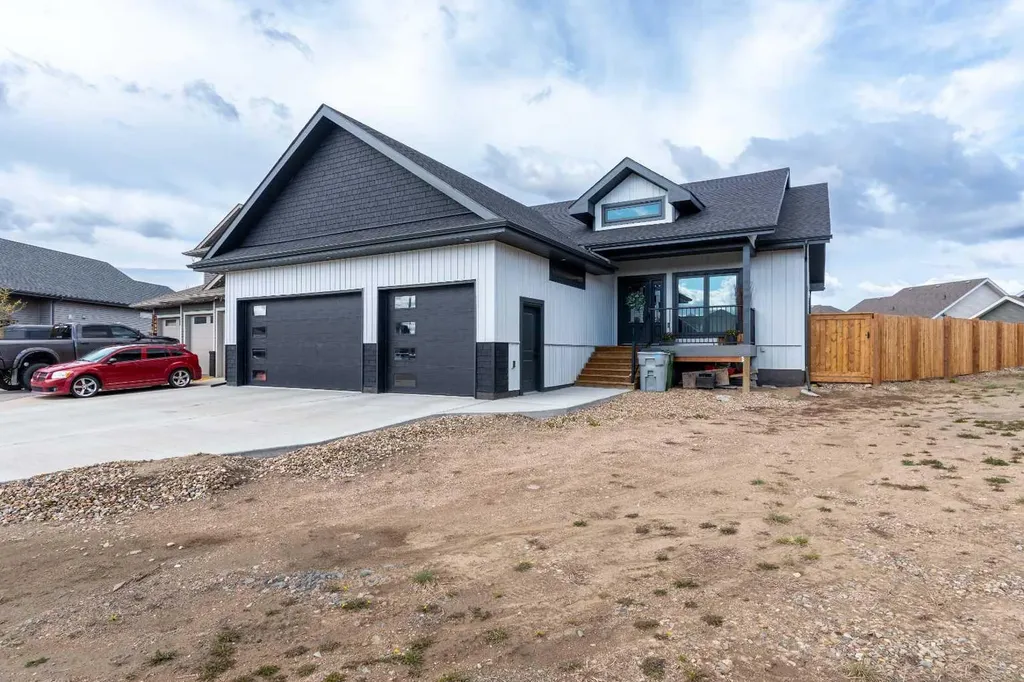 7302 37 Street Close Lloydminster AB T9V 3P7