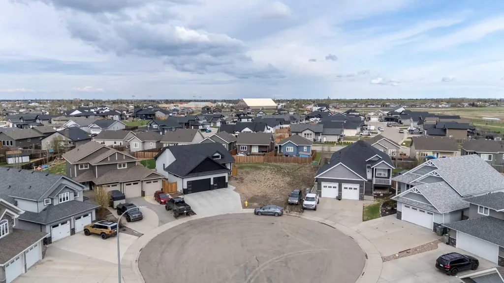7302 37 Street Close Lloydminster AB T9V 3P7