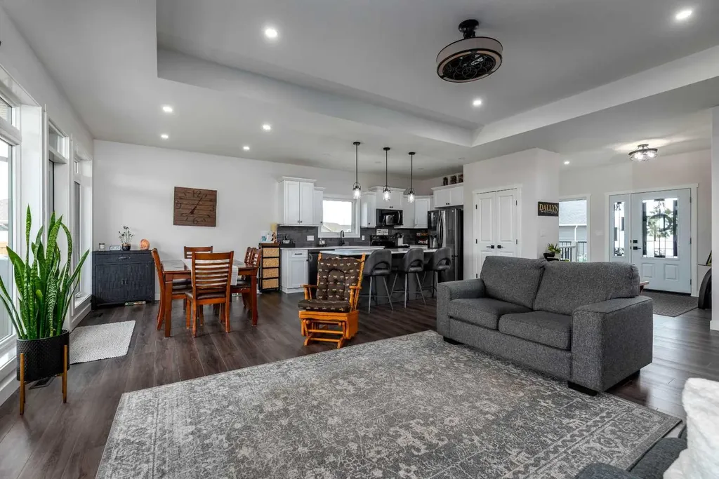 7302 37 Street Close Lloydminster AB T9V 3P7
