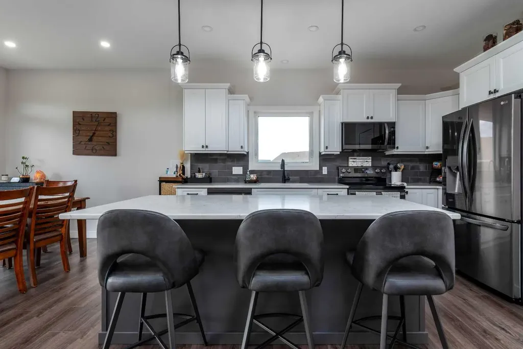 7302 37 Street Close Lloydminster AB T9V 3P7