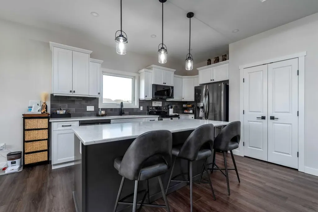 7302 37 Street Close Lloydminster AB T9V 3P7