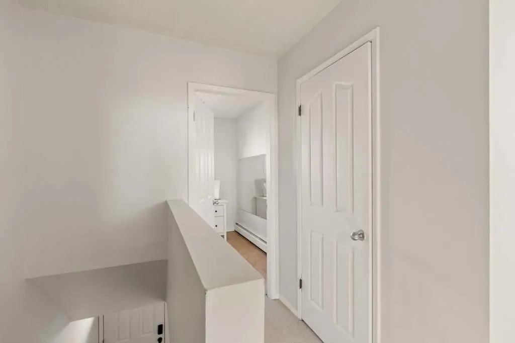 3809 45 Street SW Calgary AB T3E 3H4
