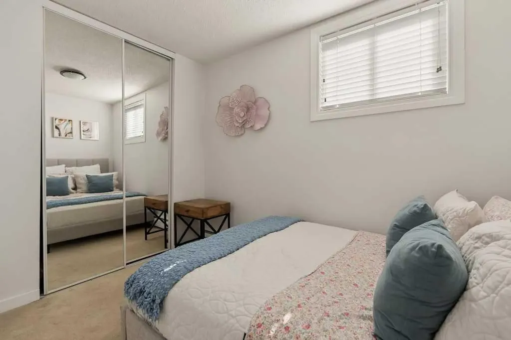 3809 45 Street SW Calgary AB T3E 3H4