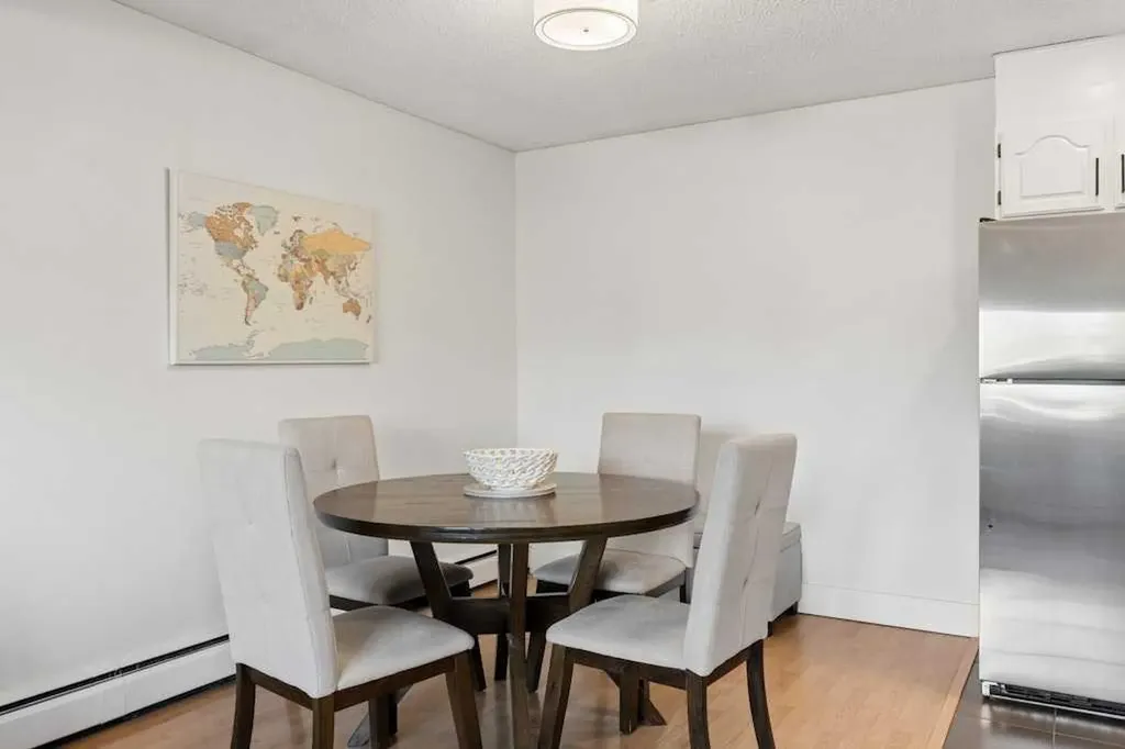 3809 45 Street SW Calgary AB T3E 3H4