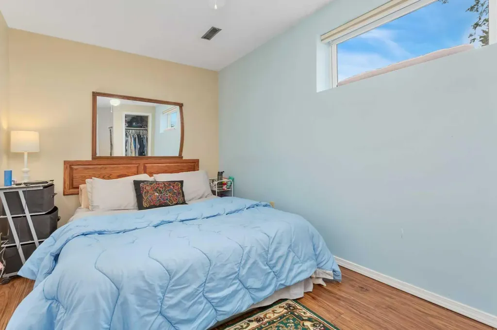 4318 45 Avenue Sylvan Lake AB T4S 1K8