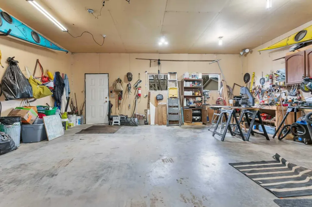 4318 45 Avenue Sylvan Lake AB T4S 1K8