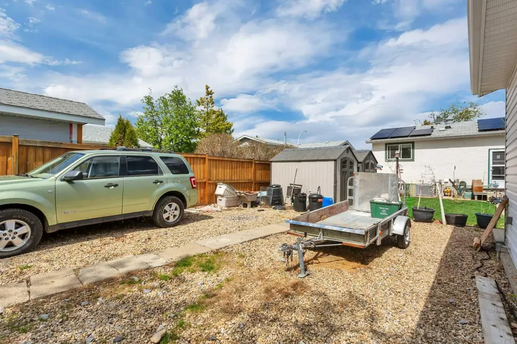 4318 45 Avenue Sylvan Lake AB T4S 1K8