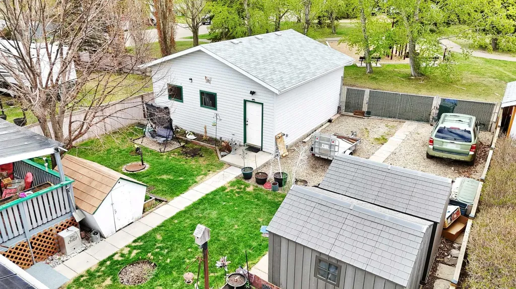4318 45 Avenue Sylvan Lake AB T4S 1K8