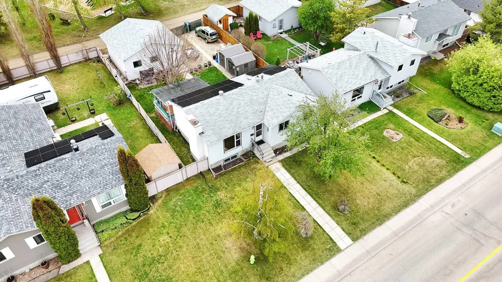 4318 45 Avenue Sylvan Lake AB T4S 1K8