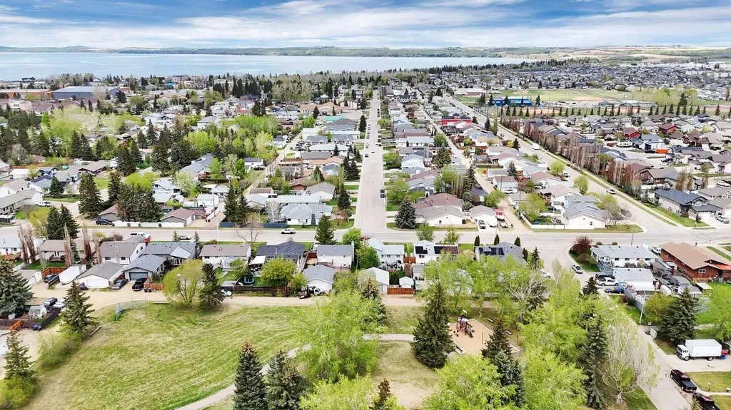4318 45 Avenue Sylvan Lake AB T4S 1K8