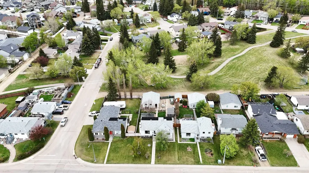 4318 45 Avenue Sylvan Lake AB T4S 1K8