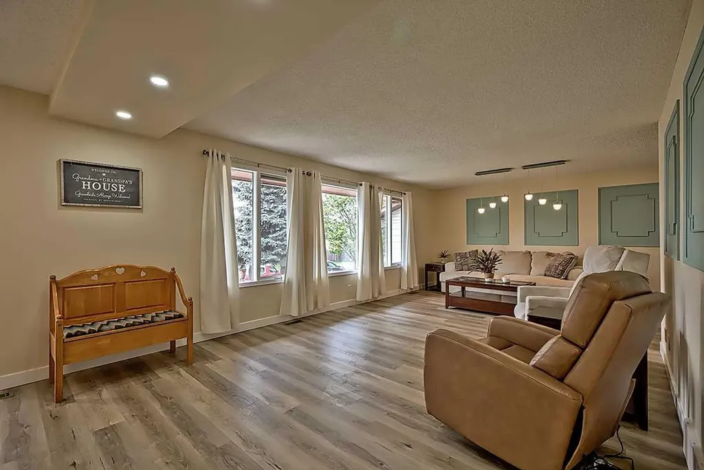 48 Deermont Way SE Calgary AB T2J 5P3