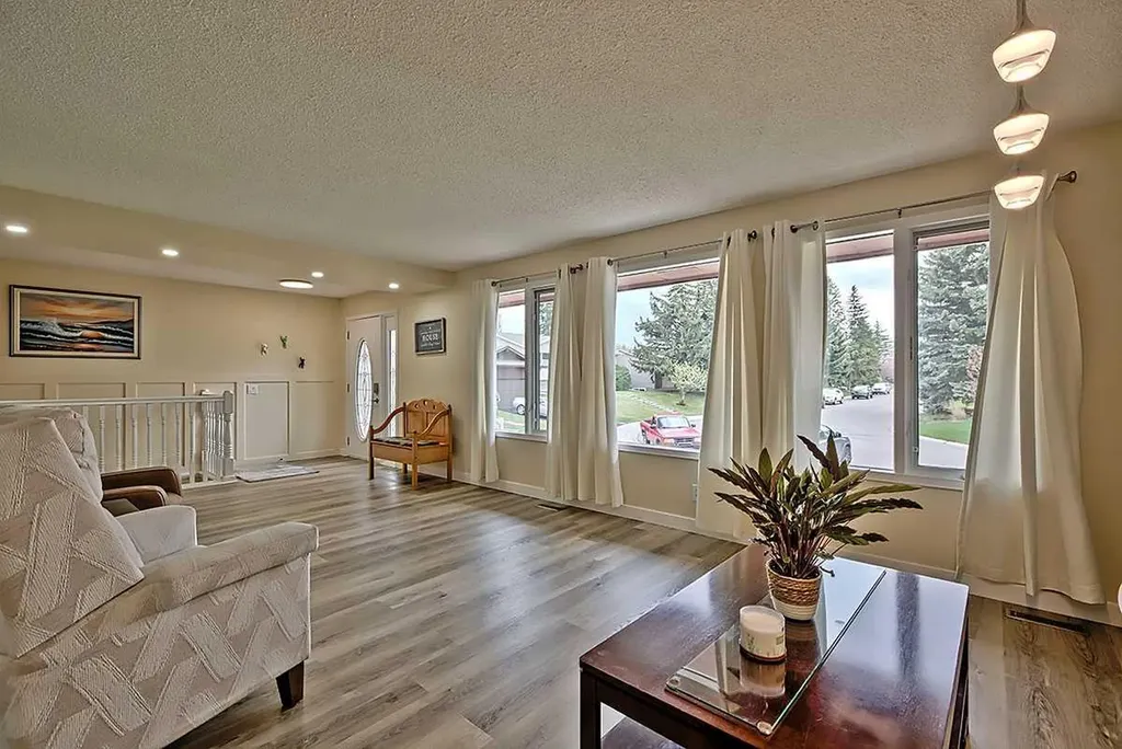 48 Deermont Way SE Calgary AB T2J 5P3