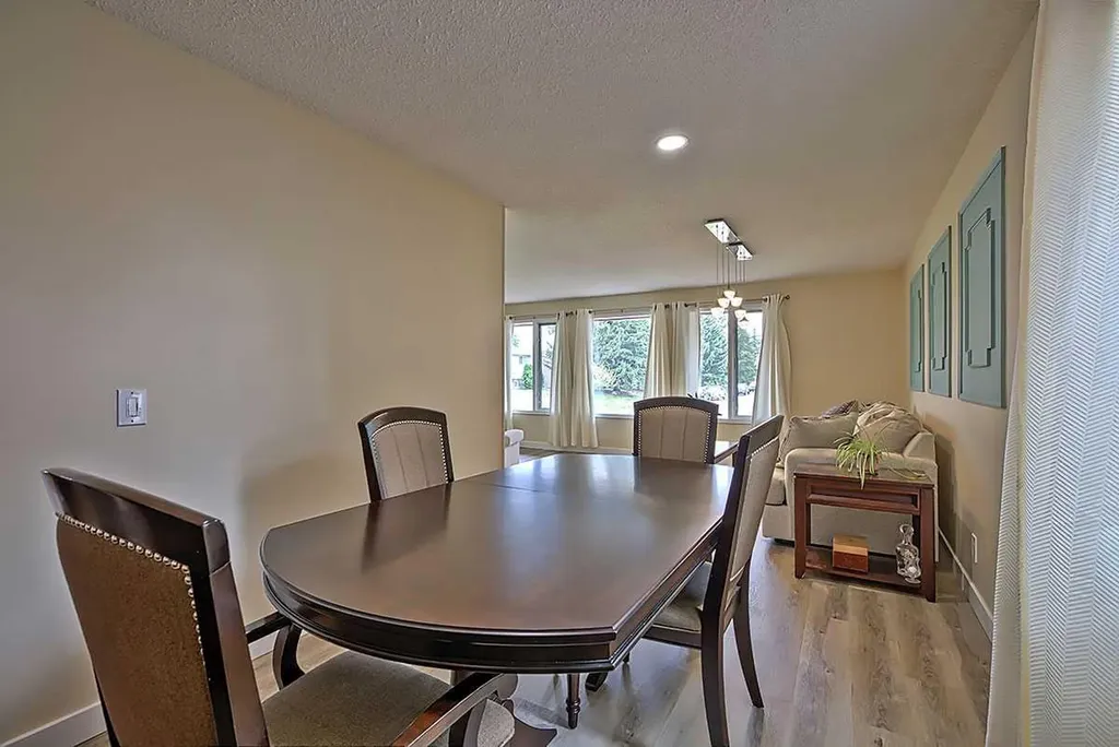 48 Deermont Way SE Calgary AB T2J 5P3