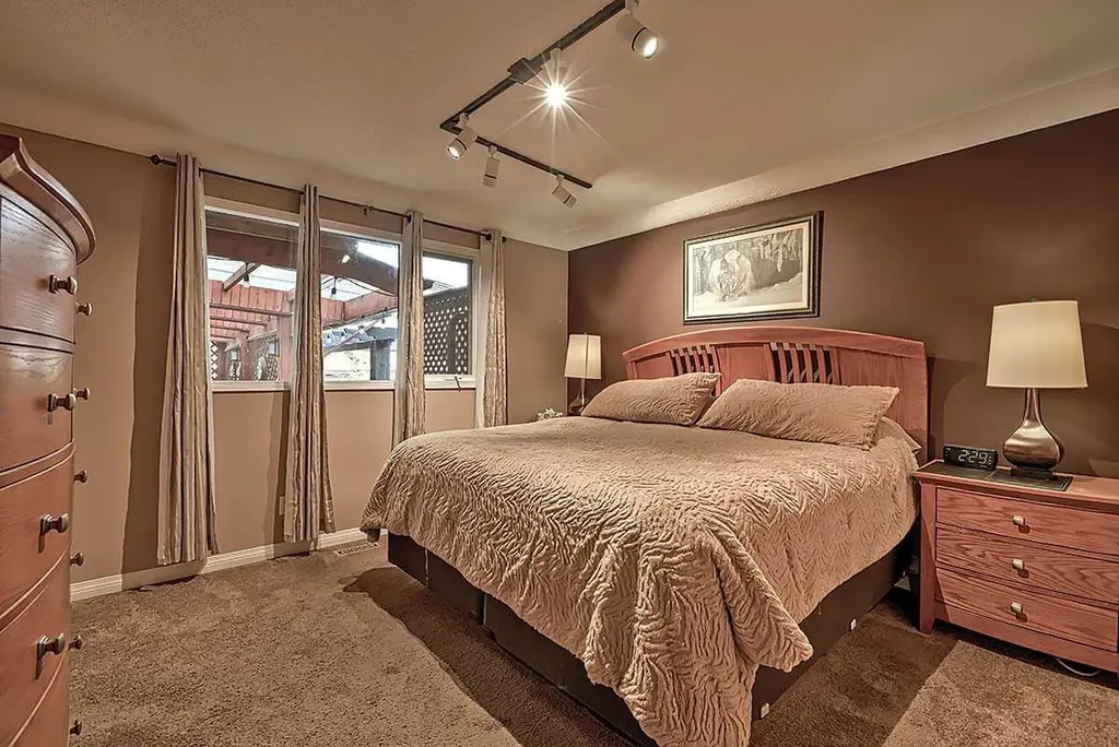 48 Deermont Way SE Calgary AB T2J 5P3