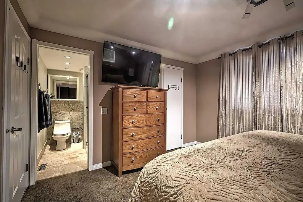 48 Deermont Way SE Calgary AB T2J 5P3