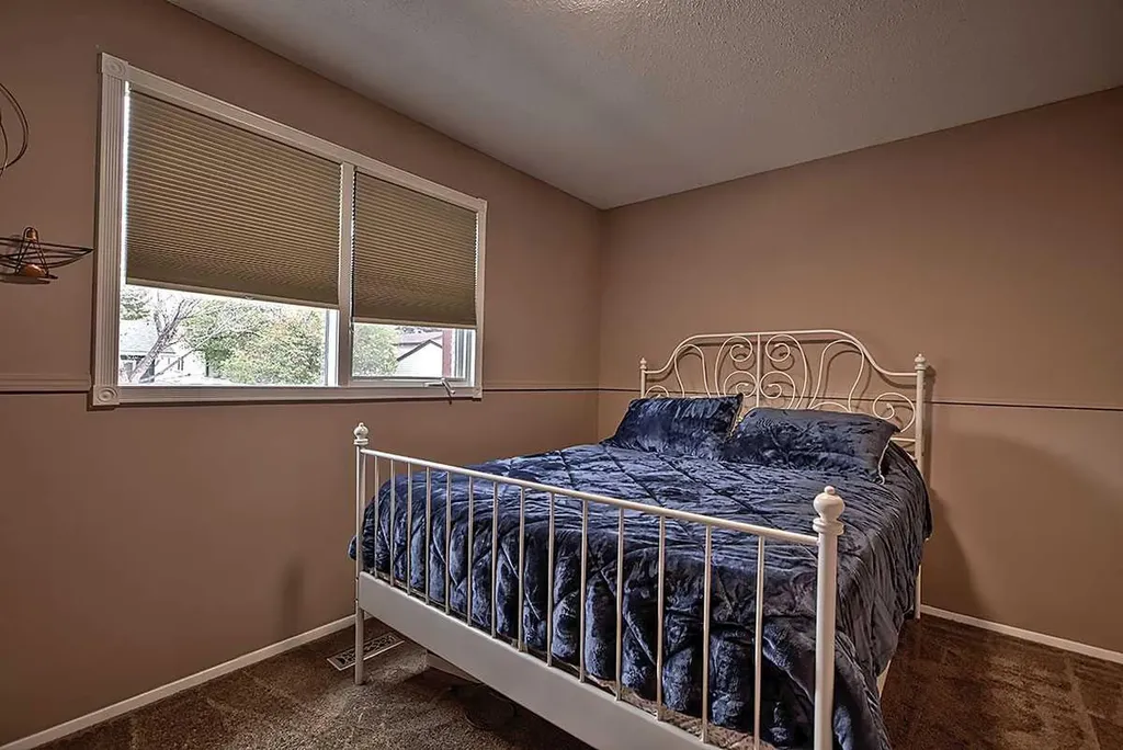 48 Deermont Way SE Calgary AB T2J 5P3