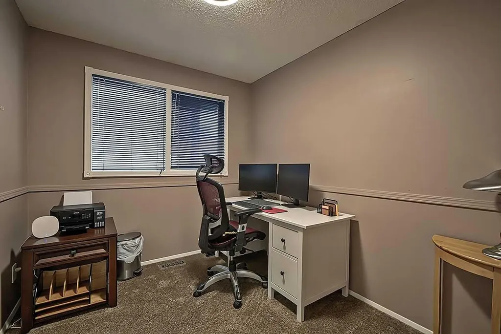48 Deermont Way SE Calgary AB T2J 5P3