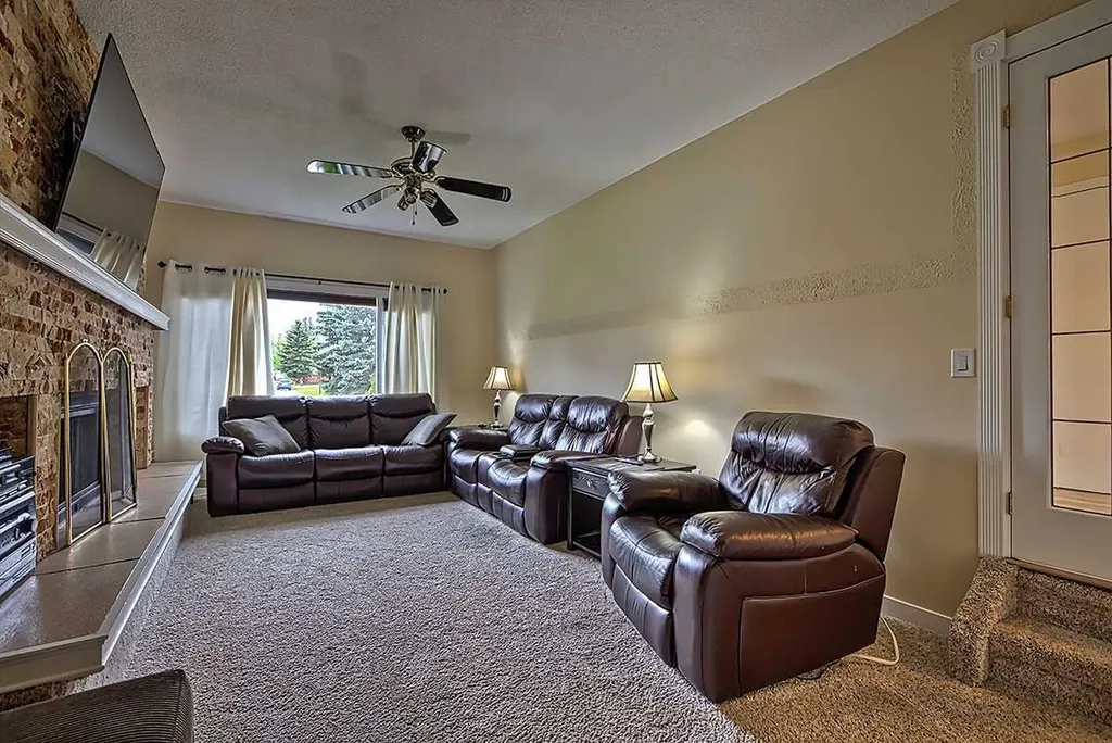 48 Deermont Way SE Calgary AB T2J 5P3
