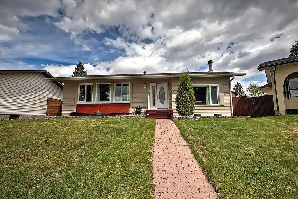 48 Deermont Way SE Calgary AB T2J 5P3