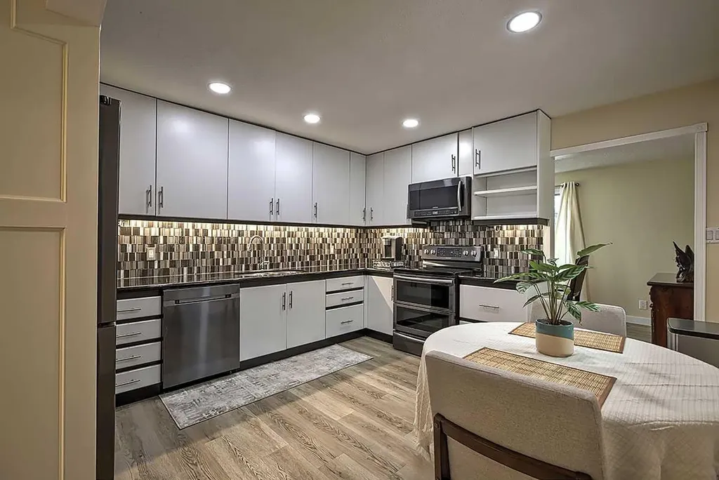48 Deermont Way SE Calgary AB T2J 5P3