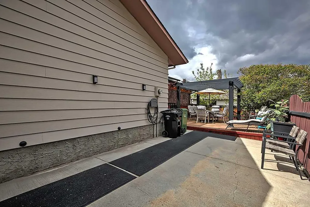 48 Deermont Way SE Calgary AB T2J 5P3