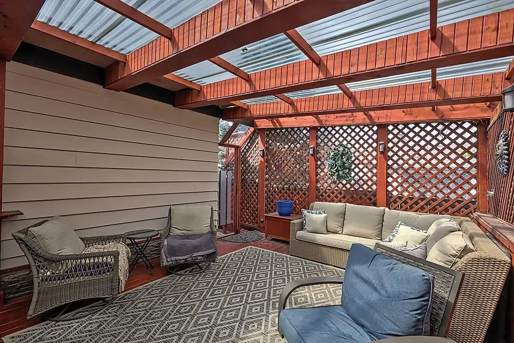48 Deermont Way SE Calgary AB T2J 5P3