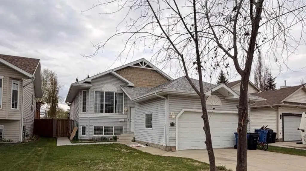 77 Briarwood Crescent Blackfalds AB T0M 0J0