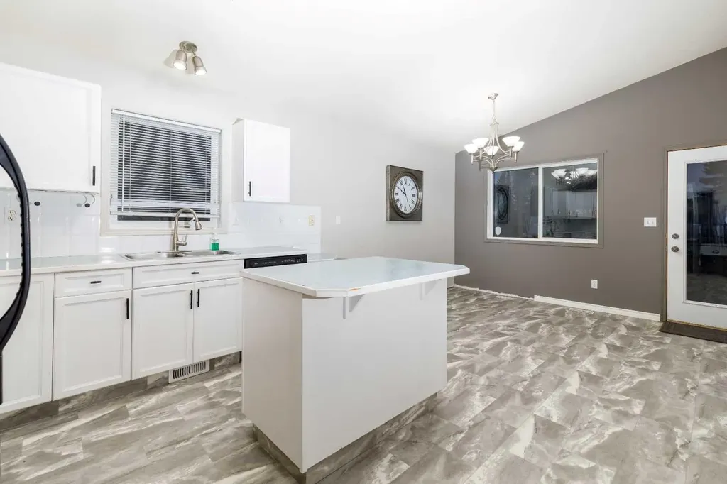 77 Briarwood Crescent Blackfalds AB T0M 0J0