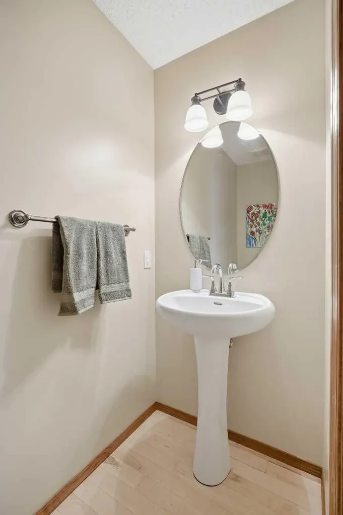 276 Kincora Heights NW Calgary AB T3R 1N6