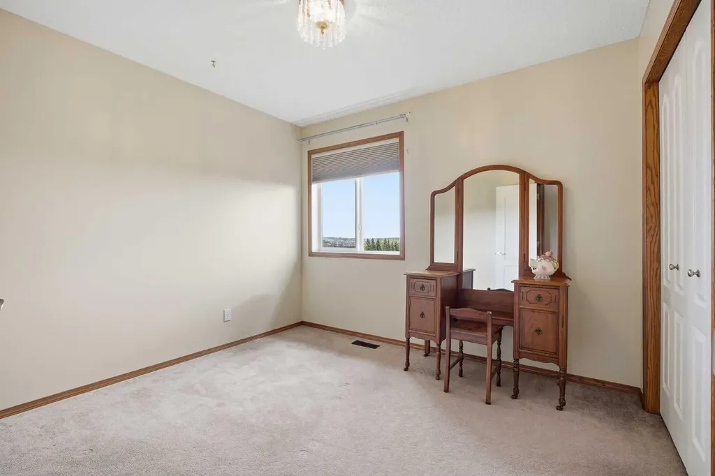 276 Kincora Heights NW Calgary AB T3R 1N6
