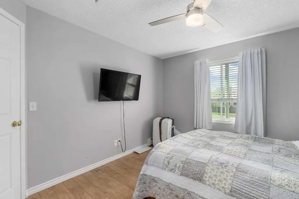 604 8 Street SW Airdrie AB T4B 2W4