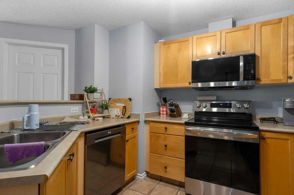 604 8 Street SW Airdrie AB T4B 2W4