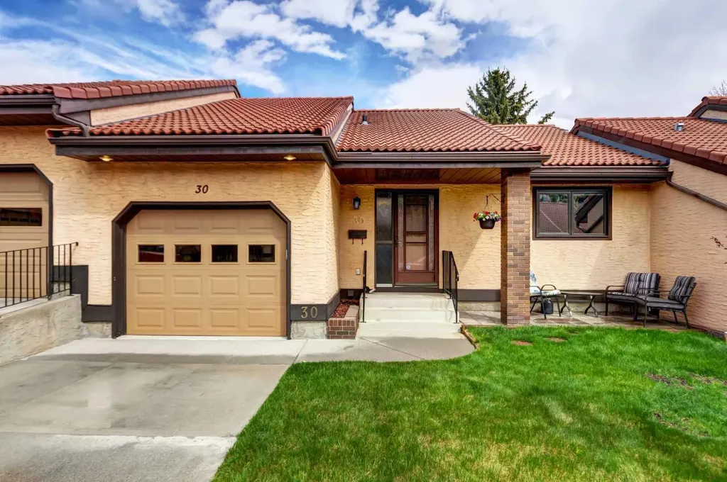 118 Strathcona Road SW Calgary AB T3H 1P3