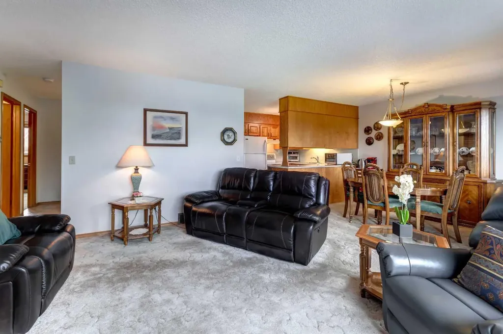118 Strathcona Road SW Calgary AB T3H 1P3