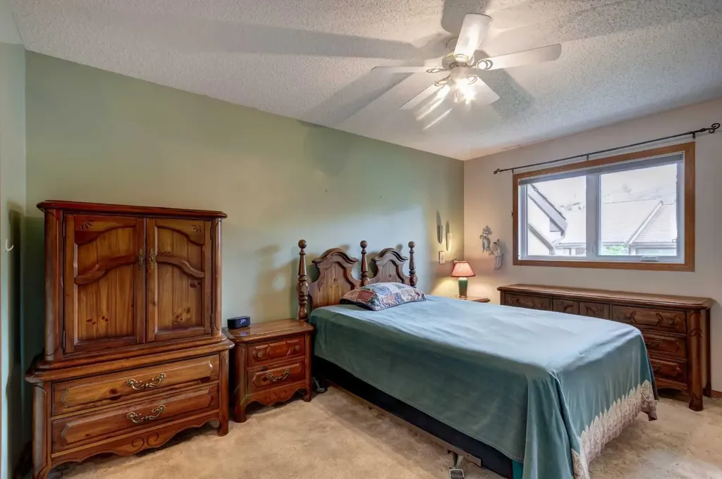 118 Strathcona Road SW Calgary AB T3H 1P3