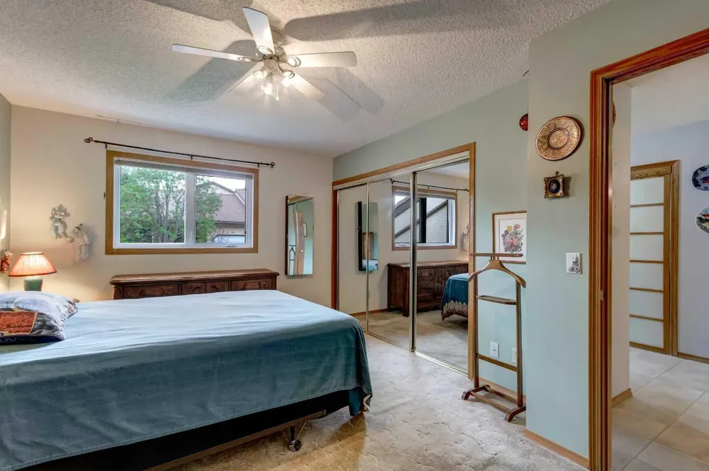 118 Strathcona Road SW Calgary AB T3H 1P3