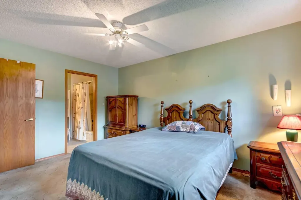 118 Strathcona Road SW Calgary AB T3H 1P3