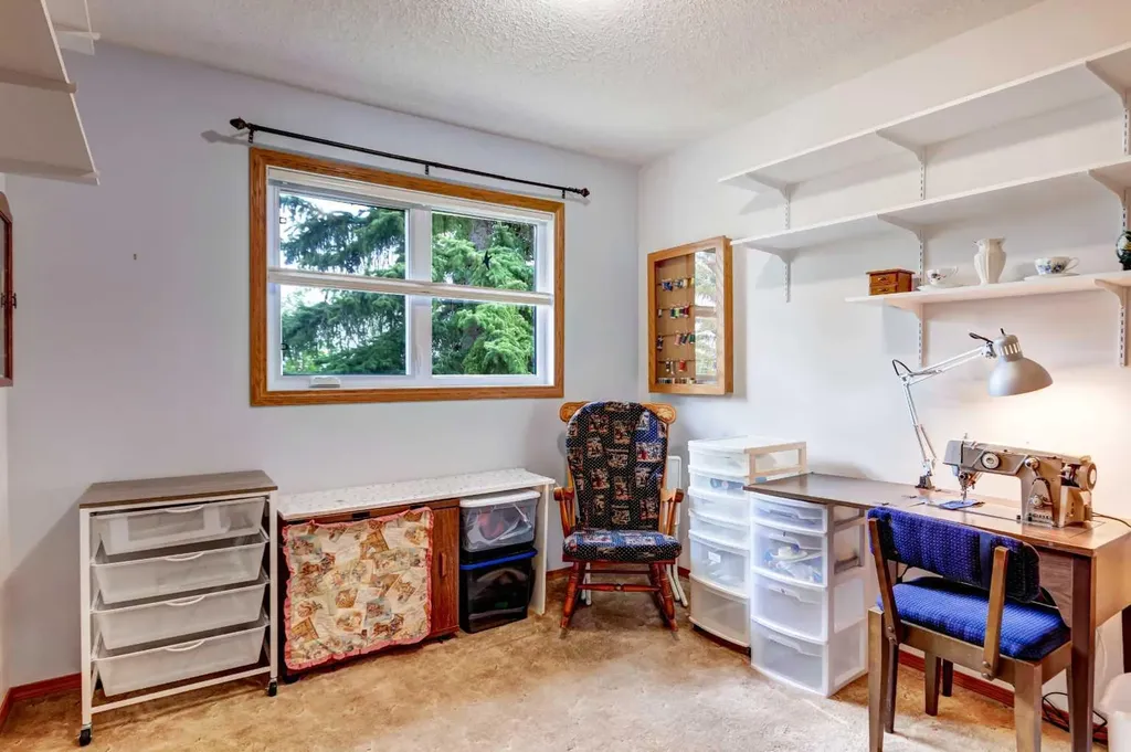 118 Strathcona Road SW Calgary AB T3H 1P3