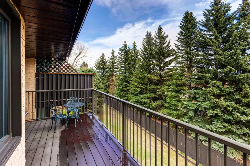 118 Strathcona Road SW Calgary AB T3H 1P3