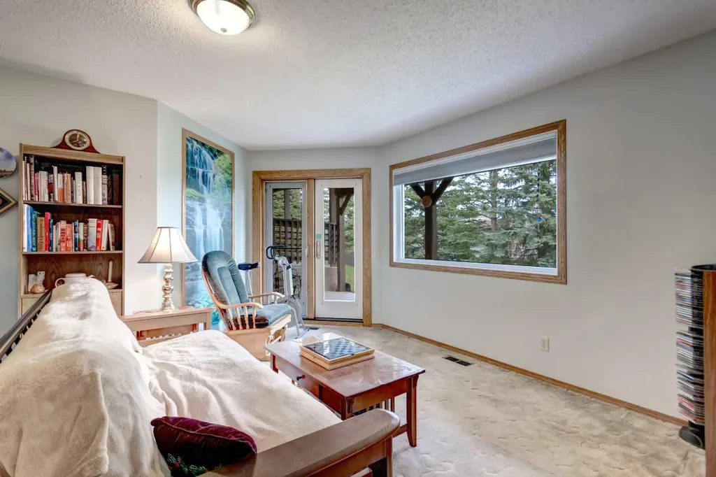 118 Strathcona Road SW Calgary AB T3H 1P3