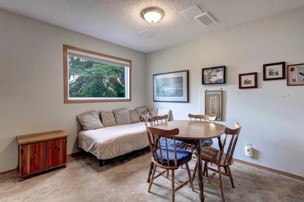 118 Strathcona Road SW Calgary AB T3H 1P3