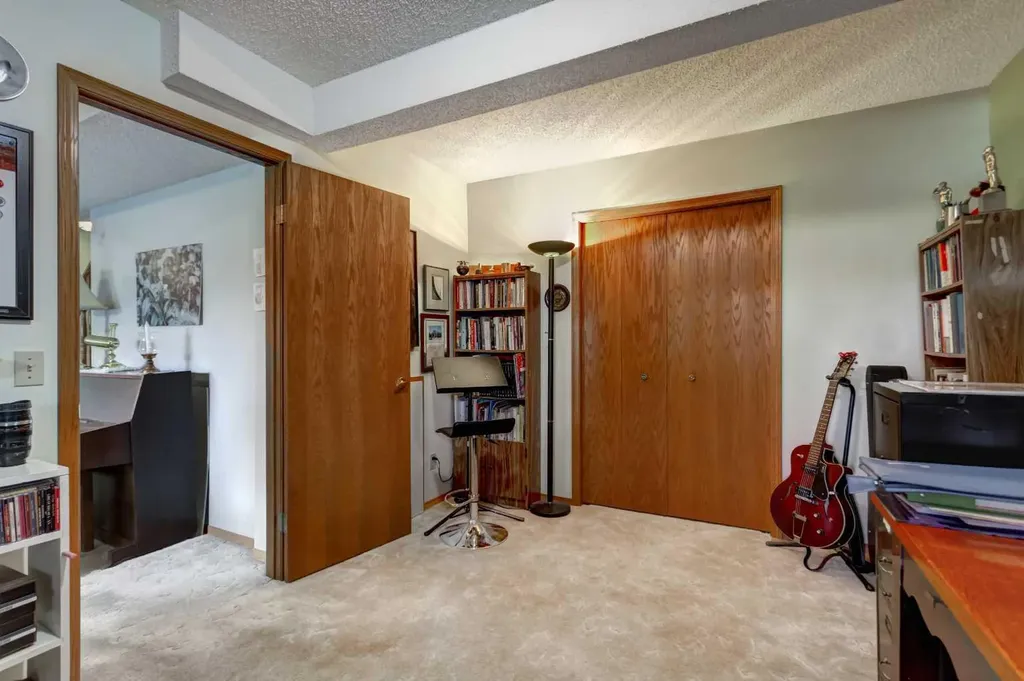 118 Strathcona Road SW Calgary AB T3H 1P3