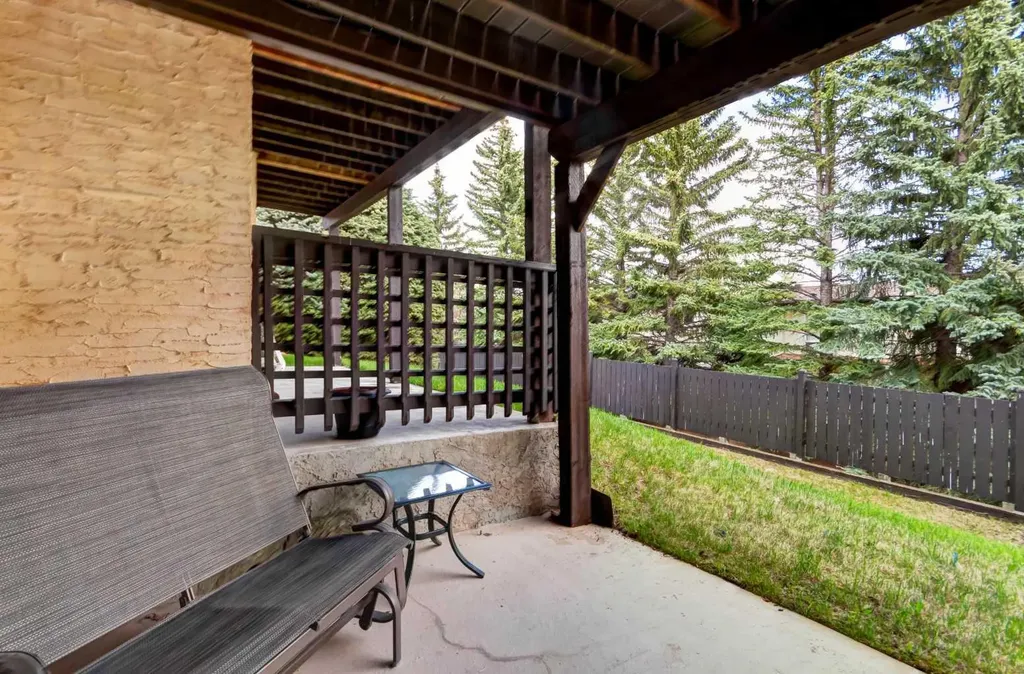 118 Strathcona Road SW Calgary AB T3H 1P3