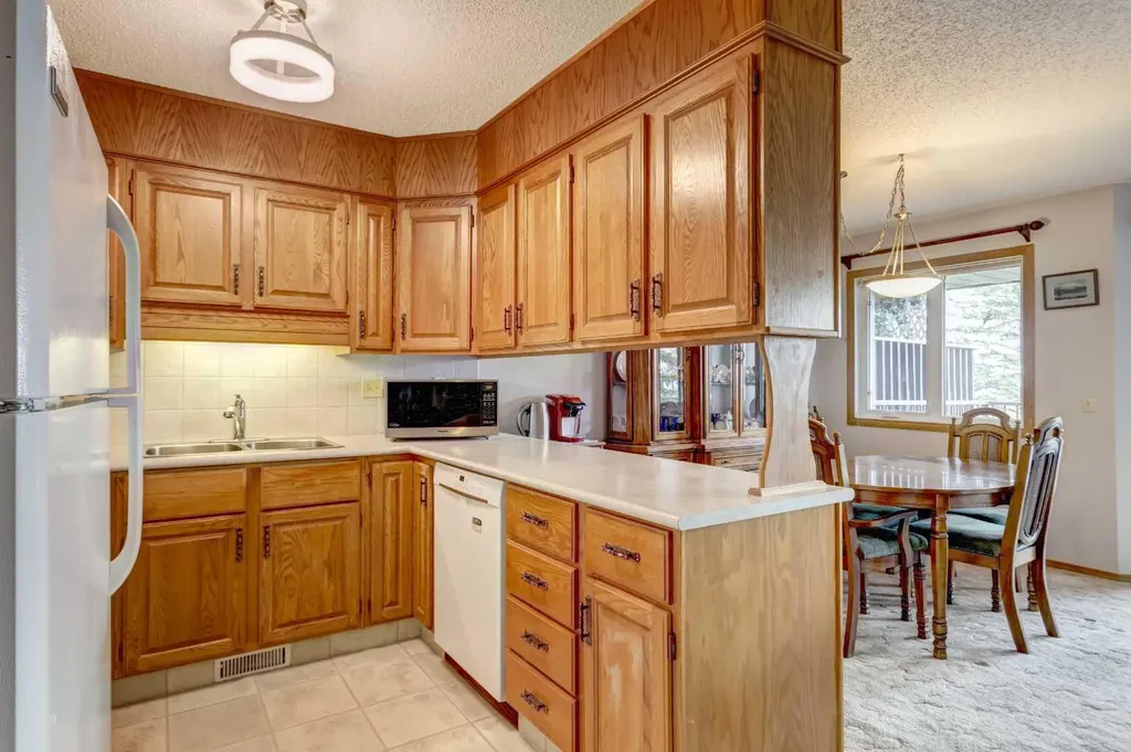 118 Strathcona Road SW Calgary AB T3H 1P3