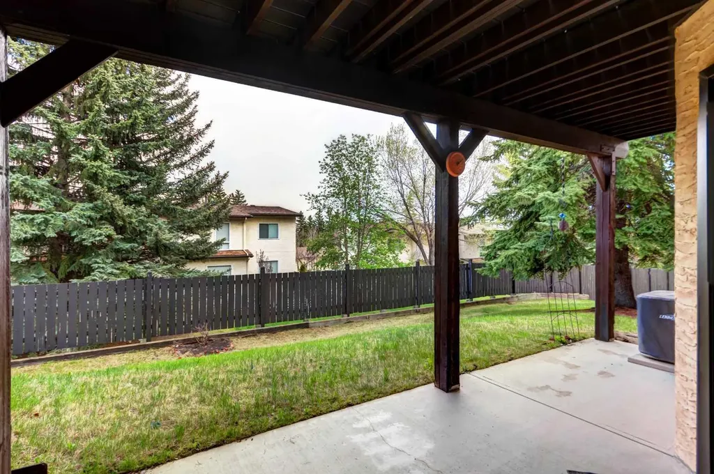 118 Strathcona Road SW Calgary AB T3H 1P3