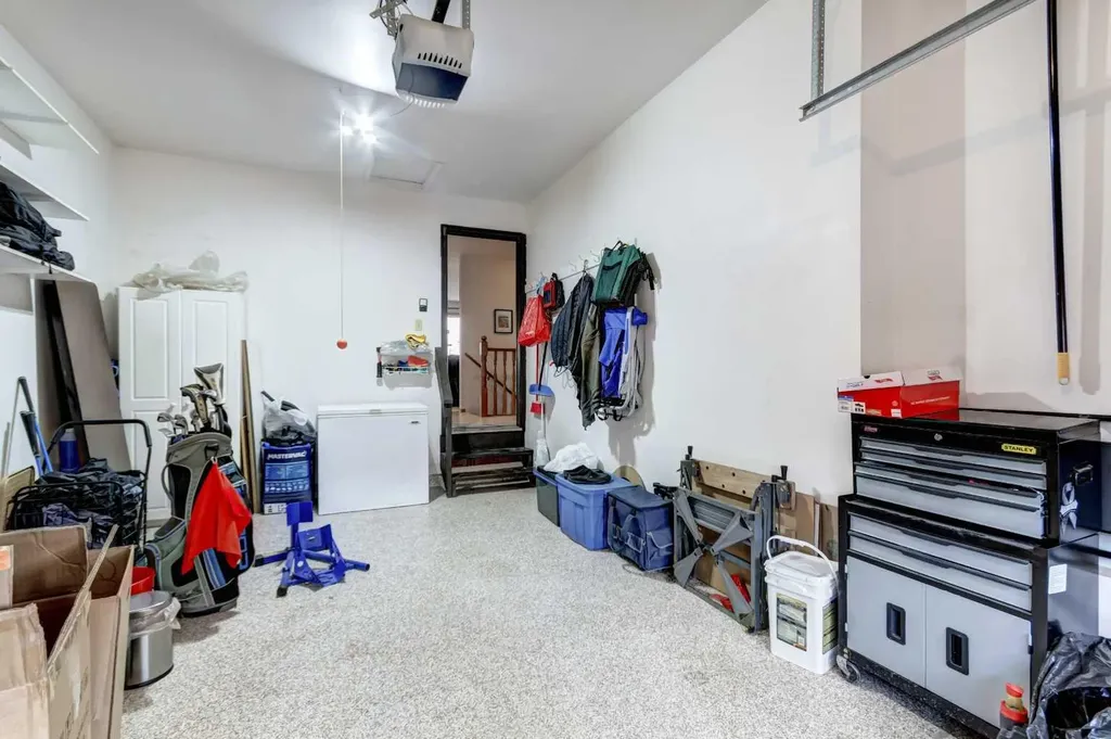 118 Strathcona Road SW Calgary AB T3H 1P3