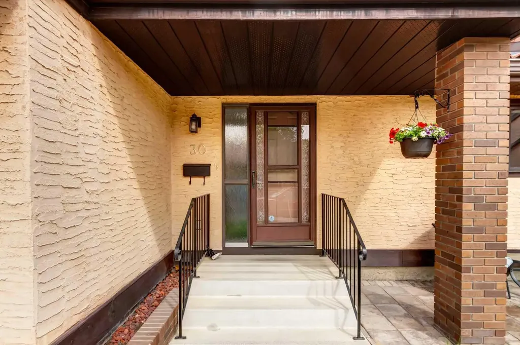118 Strathcona Road SW Calgary AB T3H 1P3