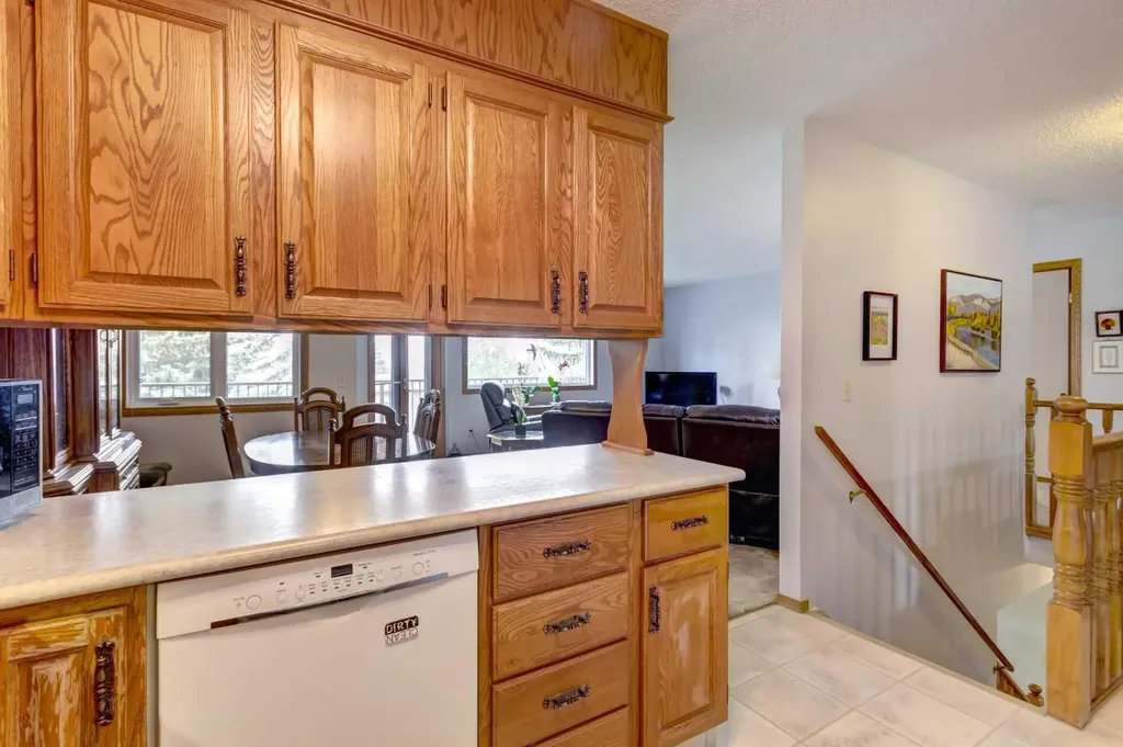 118 Strathcona Road SW Calgary AB T3H 1P3